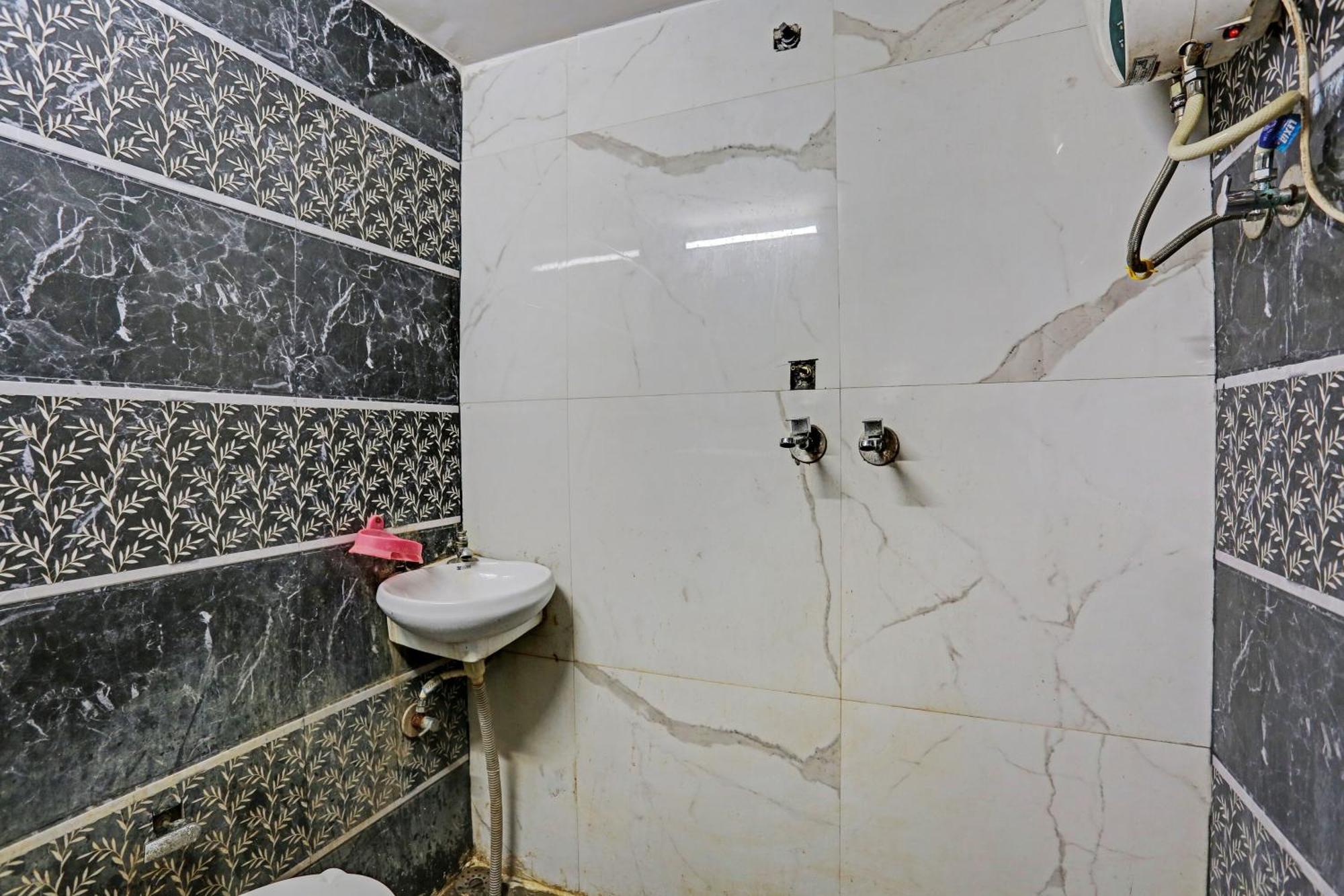 Hotel O Saffron Night Stay Amritsar Bagian luar foto